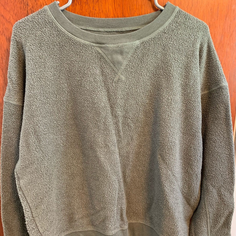 Crewneck.